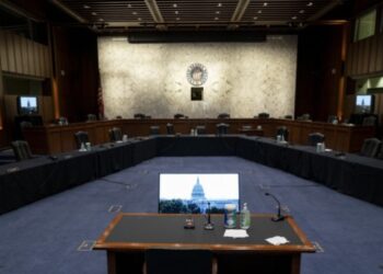 Pillaron a un empleado del Senado de EEUU filmando porno gay en la sala de audiencias