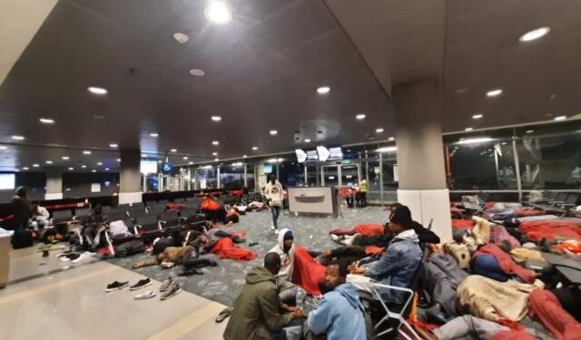 Gobierno colombiano descarta una crisis migratoria por tránsito de africanos por aeropuerto de Bogotá