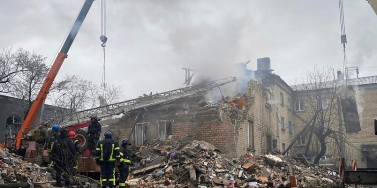 El gobierno de Venezuela promueve un referendo consultivo.