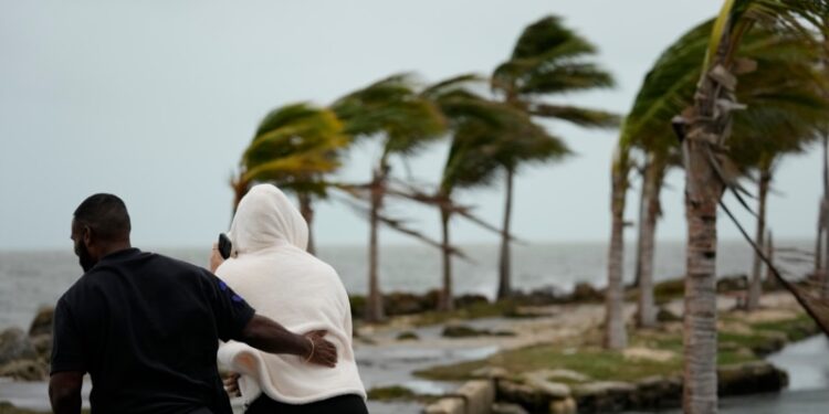 Tormenta causa inundaciones y obliga a cancelar eventos en la Florida