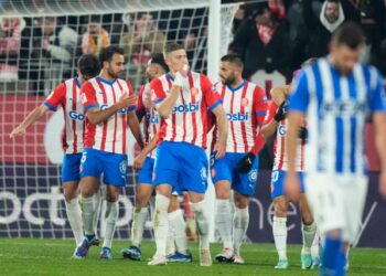 El Girona goleó al Alavés y sueña cerrar el 2023 en la cima de LaLiga