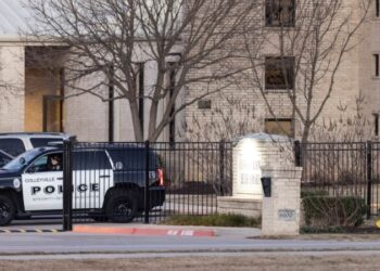 Autoridades en Texas continúan las investigaciones de un tiroteo en varios sitios de Austin y San Antonio