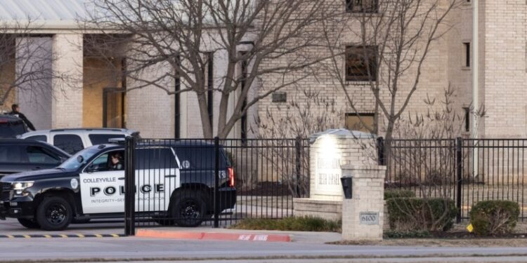 Autoridades en Texas continúan las investigaciones de un tiroteo en varios sitios de Austin y San Antonio