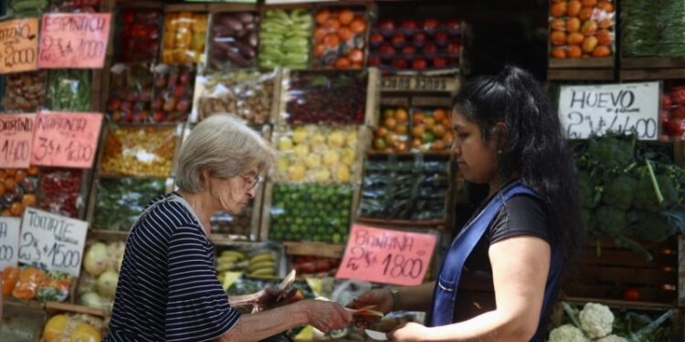 ¿Cuánto se puede resistir a la alta inflación? Es la pregunta que se hacen los argentinos