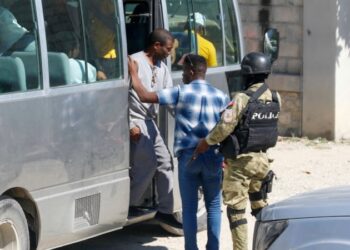 Haití interroga a exlíder rebelde Guy Philippe tras repatriación desde EEUU