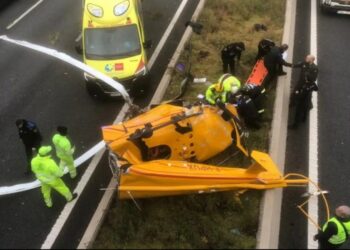 Cae un helicóptero en la carretera de circunvalación de Madrid M-40 (VIDEO)
