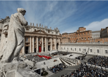 El Vaticano aclara que las madres solteras pueden recibir la Comunión