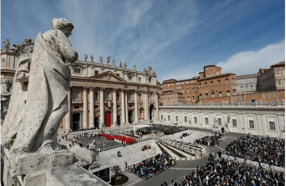 El Vaticano aclara que las madres solteras pueden recibir la Comunión