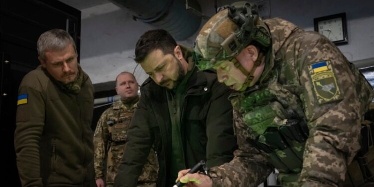 Cómo se vincula a la ideología nazi con Zelenskyy y el Ejército ucraniano mediante la desinformación