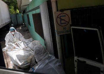 Al menos dos muertos y tres desaparecidos en naufragio en costa atlántica de Honduras