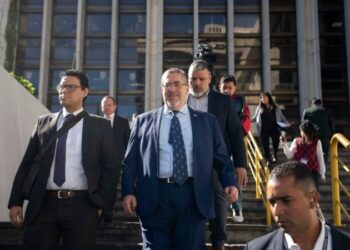 Guatemala: presidente electo denuncia violación del derecho a la defensa