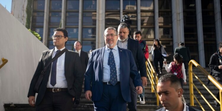 Guatemala: presidente electo denuncia violación del derecho a la defensa