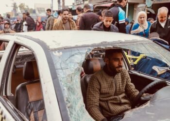 Ataques israelíes matan a más de 90 palestinos, mientras combates crecen en el sur de Gaza