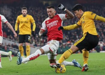 Arsenal reforzó su liderato en la Premier tras vencer al Wolverhampton