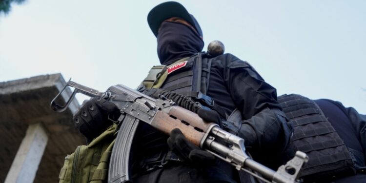 Cartel secuestra a 14 personas en poblado de México que se le rebeló