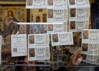 ¿Cuánto costaría comprar todos los décimos de la Lotería de Navidad 2023 en España?