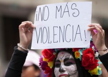 Matan por error a cuatro niños en medio de una incontrolable ola de violencia en Ecuador