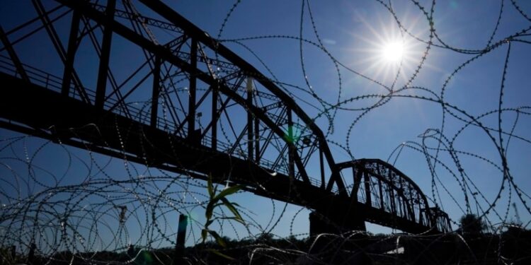 Dos pasos ferroviarios fueron cerrados en Texas. ¿Habrá afectaciones significativas al comercio?