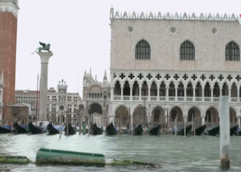 Venecia anuncia nuevos límites a tamaño de grupos de turistas