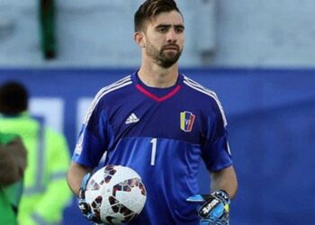 El Always Ready de Bolivia confirmó el fichaje del arquero venezolano Alain Baroja