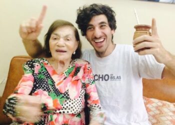 Su abuela perdió la memoria y dejó de reconocerlo pero encontró la forma de volver a conectar con ella