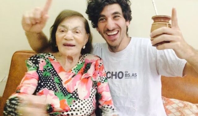 Su abuela perdió la memoria y dejó de reconocerlo pero encontró la forma de volver a conectar con ella