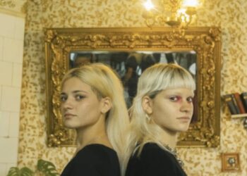 Luego de 20 años, TikTok reencuentra a gemelas que fueron vendidas al nacer por su despiadado padre (VIDEO)