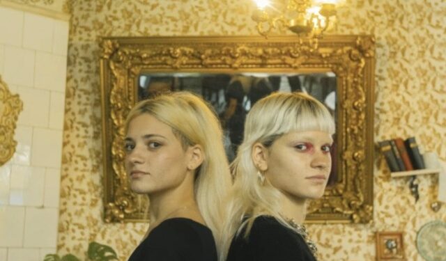 Luego de 20 años, TikTok reencuentra a gemelas que fueron vendidas al nacer por su despiadado padre (VIDEO)