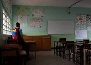 Sin agua y sin pupitres: informe revela las precarias condiciones de las escuelas públicas en Venezuela
