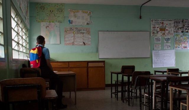 Sin agua y sin pupitres: informe revela las precarias condiciones de las escuelas públicas en Venezuela
