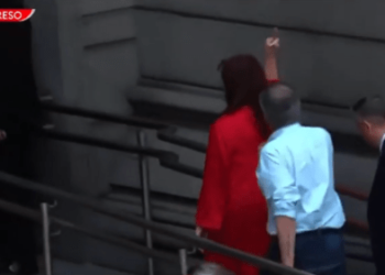 El HORRIBLE gesto que hizo Cristina Fernández al entrar al congreso durante la investidura de Milei (VIDEO)