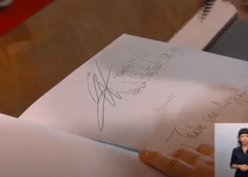“Viva la libertad cara…”: La firma que estampó Javier Milei en el libro de actas en su asunción (FOTO)