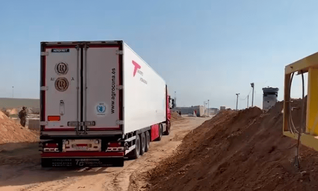 Primer lote de camiones con ayuda humanitaria para civiles de Gaza atravesó paso de Kerem Shalom abierto por Israel