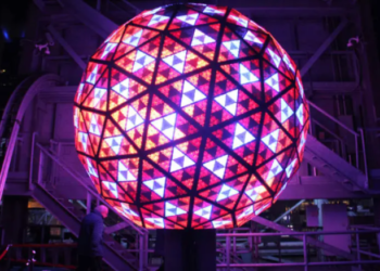 La historia del tradicional descenso de la bola en la víspera de Año Nuevo en Times Square