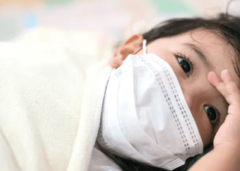 Cuáles son los síntomas de la bacteria que sería responsable de los casos de neumonía infantil en China