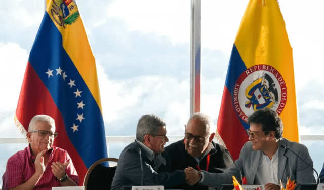 Cuba afirma que acogerá con “responsabilidad” y “esperanza” diálogos colombianos en 2024