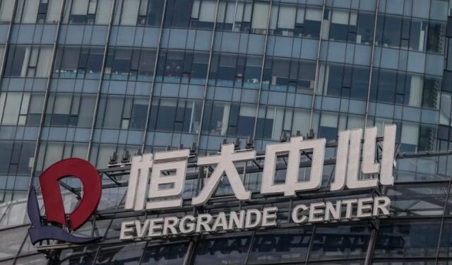 Cómo estalló la burbuja inmobiliaria de Evergrande que dejó sin casa a miles de chinos