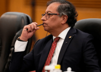 Gobierno colombiano sube el salario mínimo en 12 % para 2024 y lo deja en unos 335 dólares