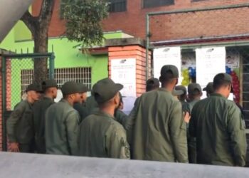 En San Martín sí hubo cola de votantes… todos militares (VIDEO)