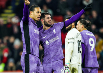 Van Dijk respondió al Arsenal para mantener cerrada la puja por la Premier League