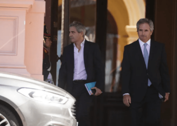 Gobierno de Javier Milei devaluó la moneda argentina más de 50 por ciento