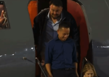 Llegaron a Texas los estadounidenses liberados tras sufrir una pesadilla en calabozos de Venezuela