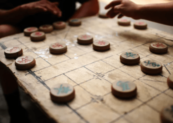 Campeón de ajedrez chino fue despojado de su título tras defecar donde no debía