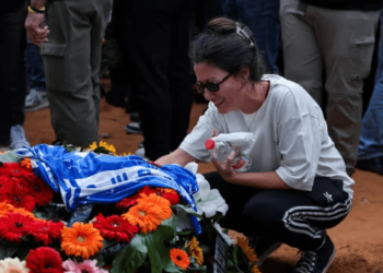 Cómo trabaja el grupo de expertos que identifica a las víctimas israelíes y confirma la muerte de rehenes en Gaza