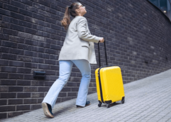 ¿Por qué se debe correr con maletas en Año Nuevo?, este es el significado del ritual