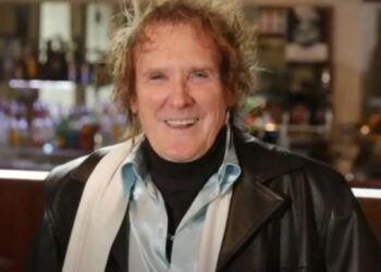 Murió a los 77 años Colin Burgess, baterista original de AC/DC