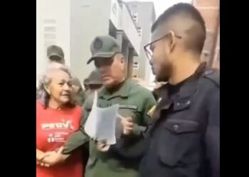 Joven llegó hasta donde Padrino López y demás militares para cuestionar lo que muchos no se atreven (VIDEO)