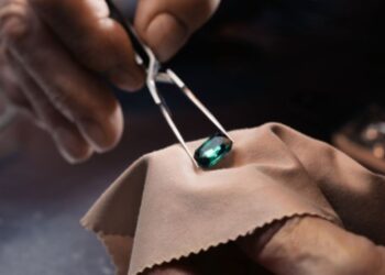 Emocionante gesto: los dueños de una joyería en EEUU se retiraron y le dejaron el local a sus empleados más fieles