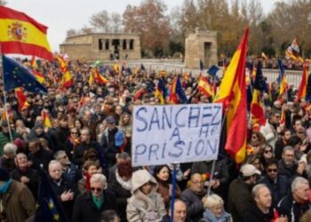 España celebra los 45 años de su Constitución en medio de una división por la ley de amnistía