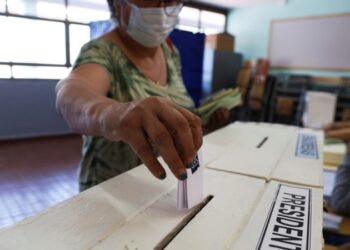 Chilenos votan en plebiscito, otra vez,  propuesta de nueva Constitución